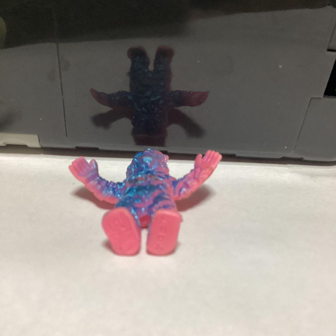 怪獣消しゴム　ケロニア　黄色　ピンク　ポピー