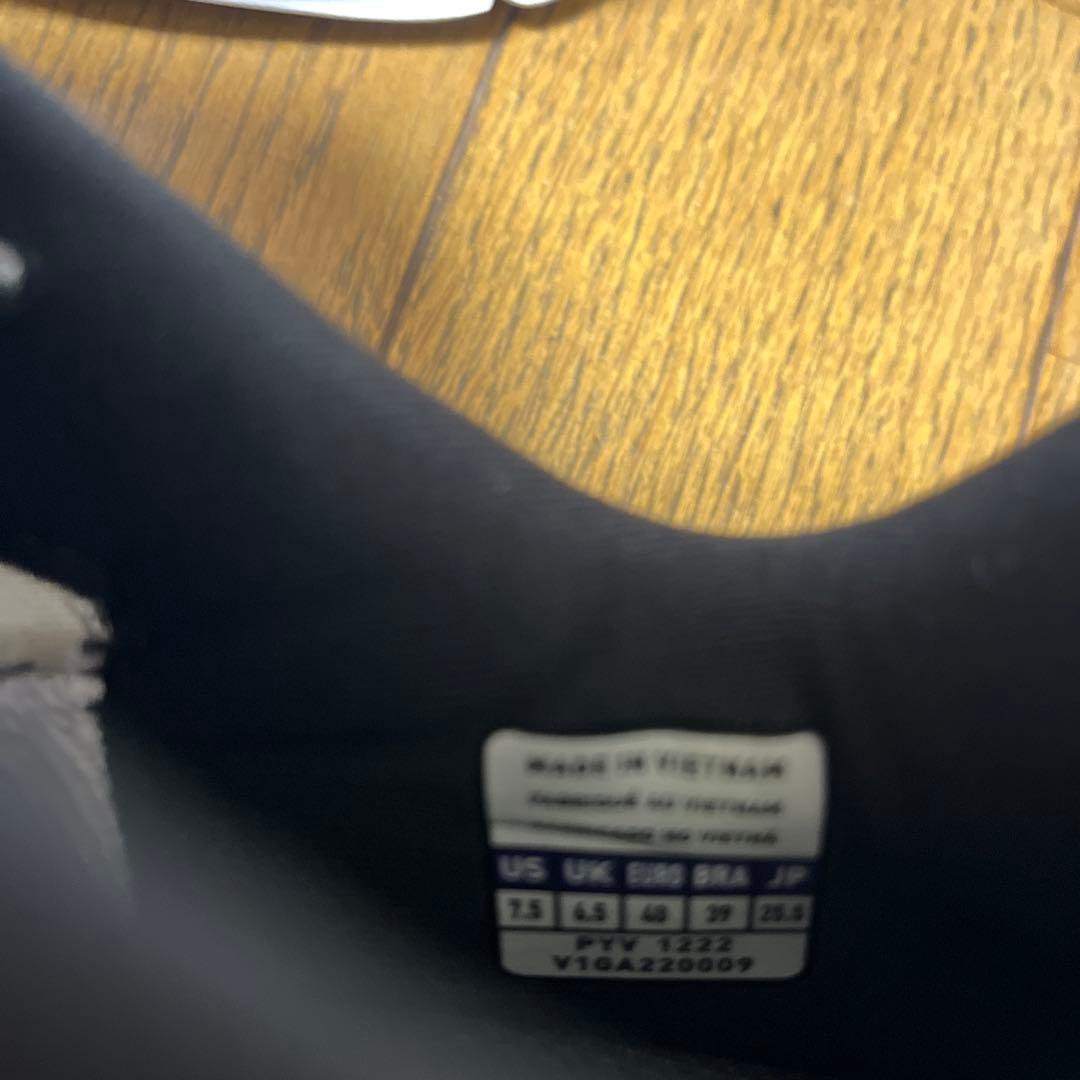【週末限定値下げ】バレーボールシューズ　ミズノ　25.5cm 白