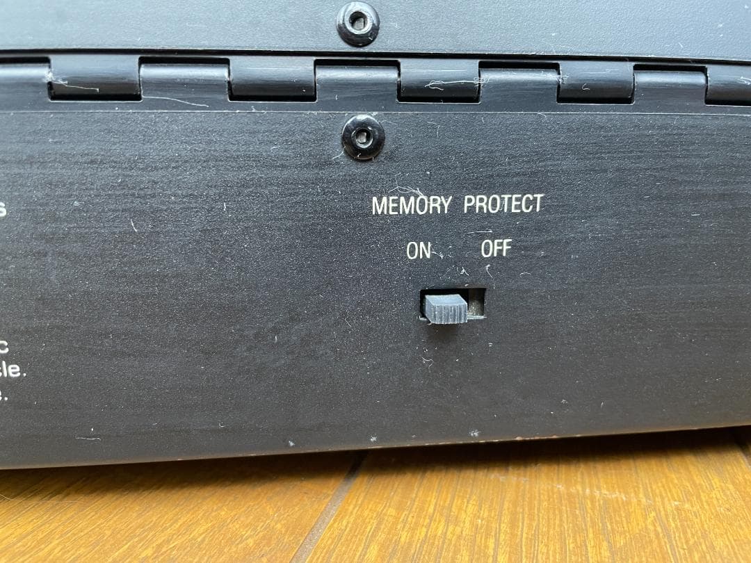 Oberheim M-6 シンセサイザー