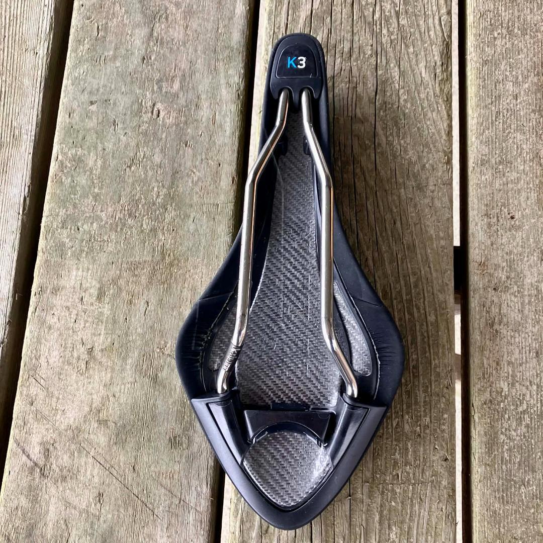 fi'zi:k ARIONE K3 サドル 新品