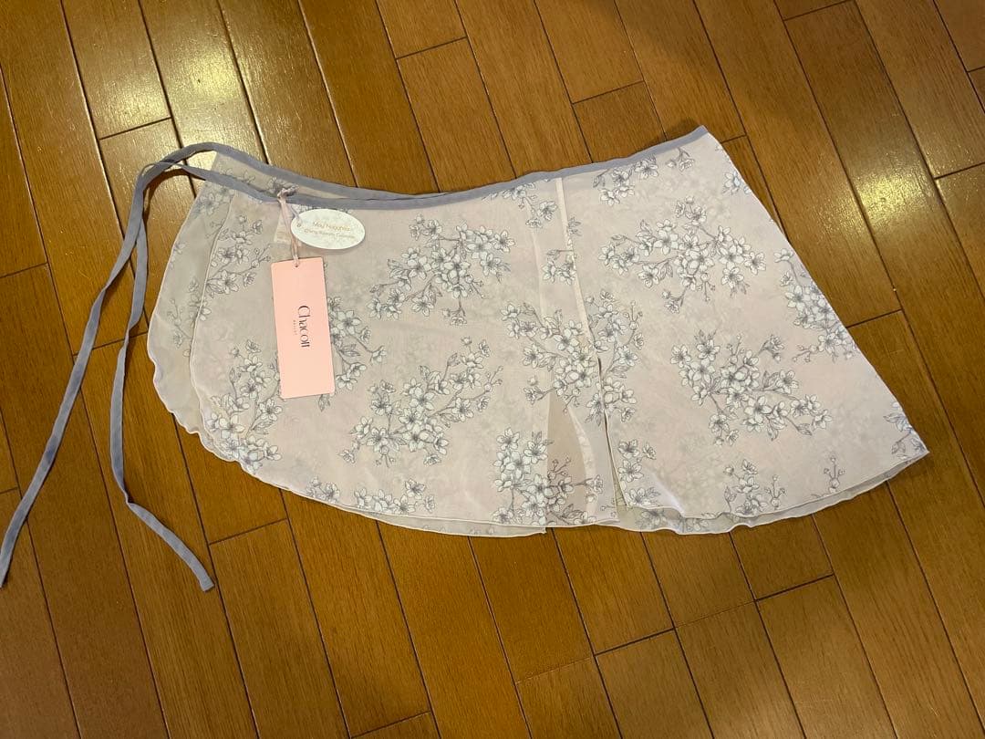 チャコット　バレエ巻スカート 薄いピンクの花柄　Mサイズ
