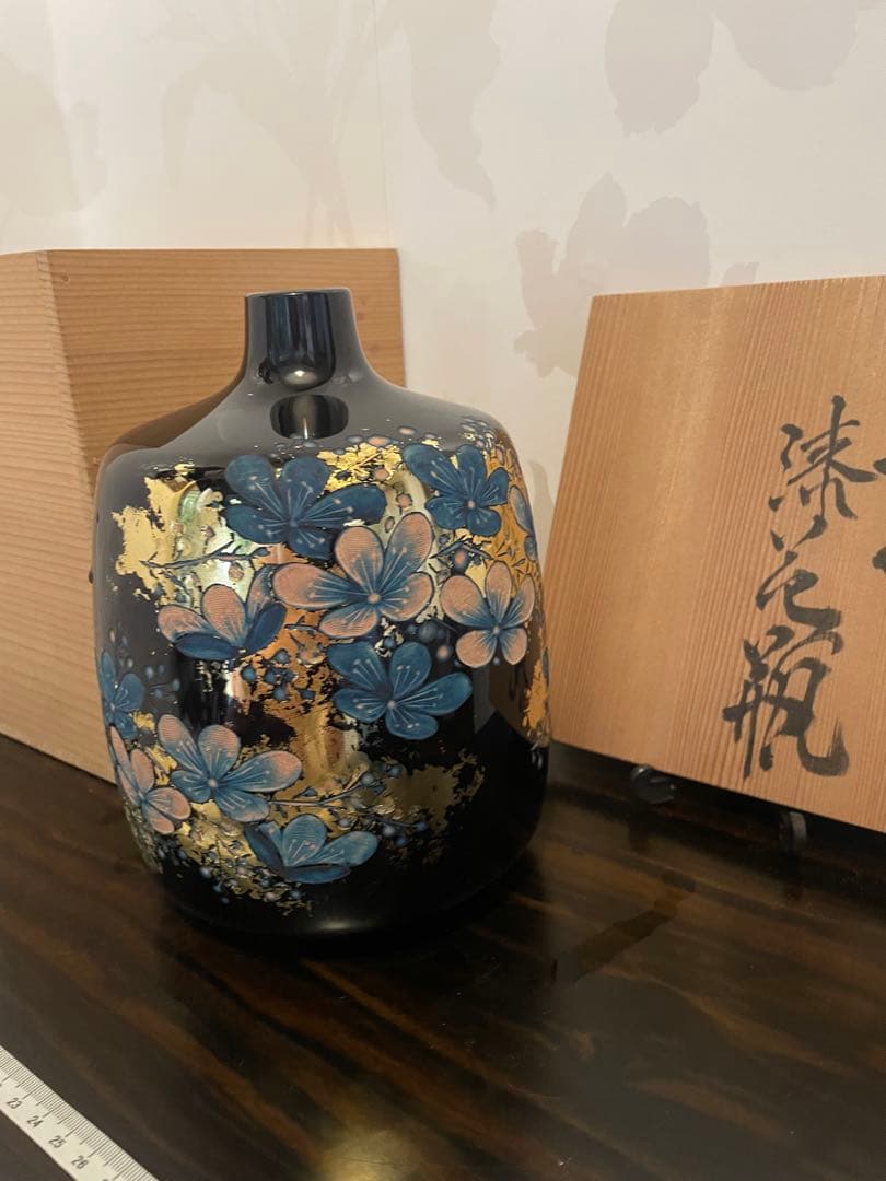 新品　骨董品　希少　花瓶 花柄 陶器 木箱付き　彫漆 草花漆花瓶 草花漆 花瓶