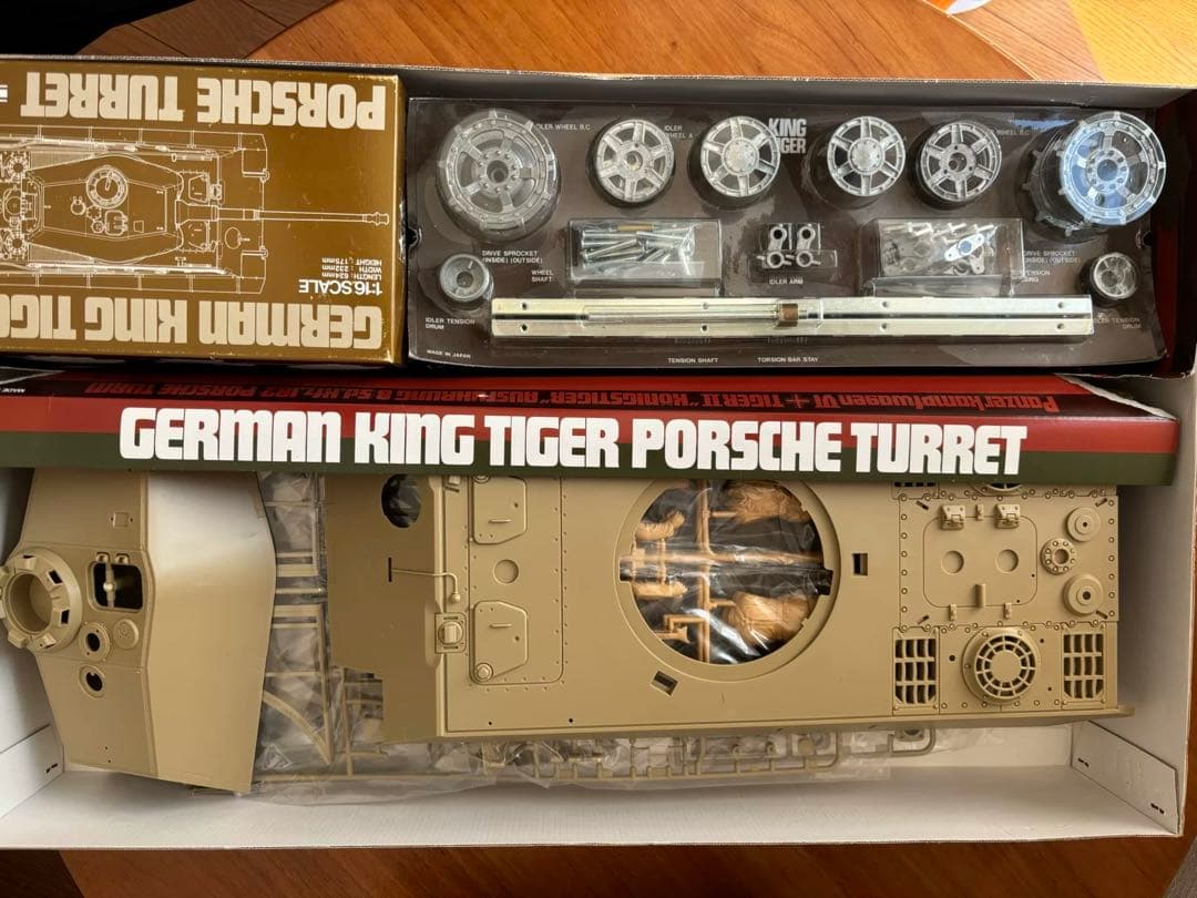 TAMIYA ドイツ虎王戦車ポルシェ砲塔モデル、1/16スケール