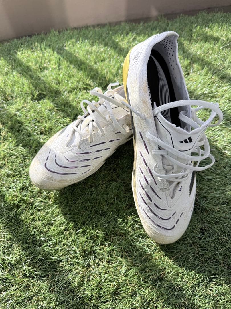 adidas サッカーシューズ ホワイト　プレデター