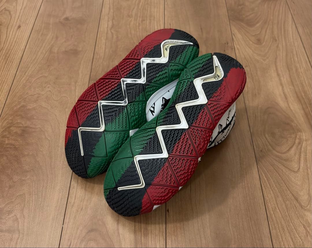 NIKE カイリー 4 BHM