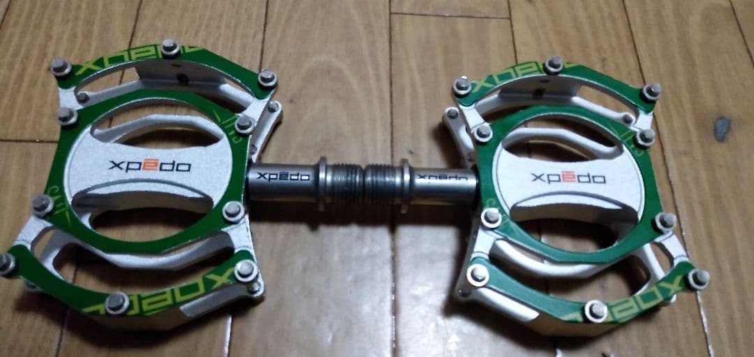 XPEDO フラットペダル XCF07AC シルバー/グリーン