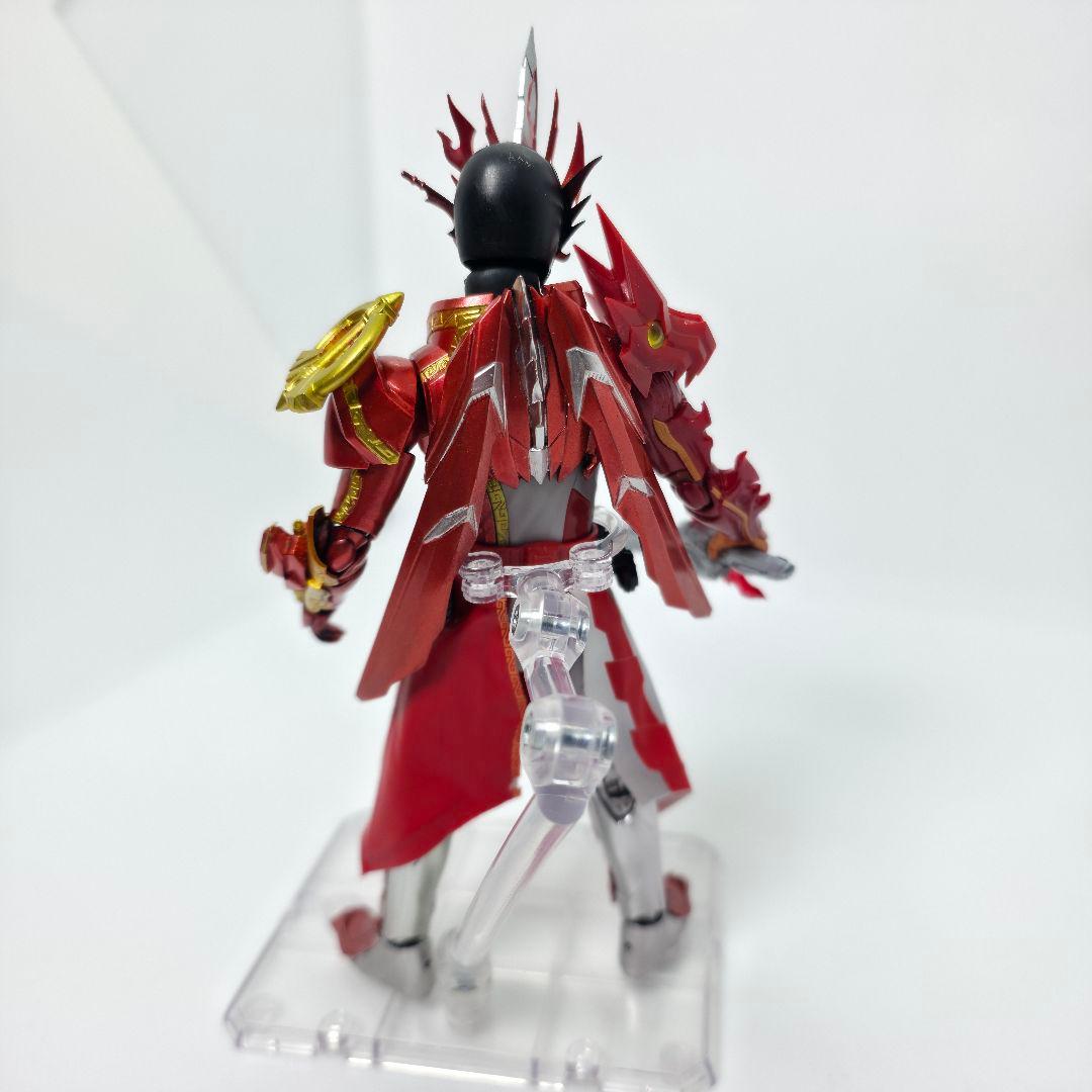 S.H.Figuarts 仮面ライダーセイバー クリムゾンドラゴン フィギュア