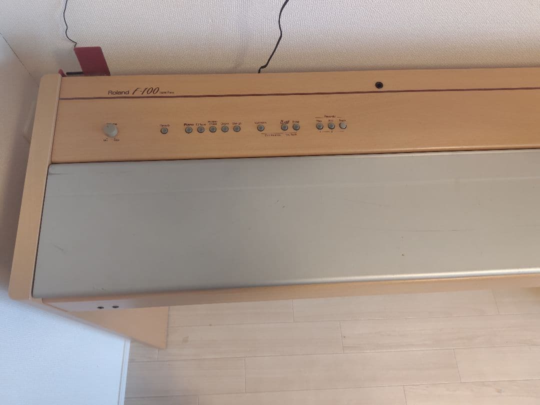 ROLAND　F100 電子ピアノ