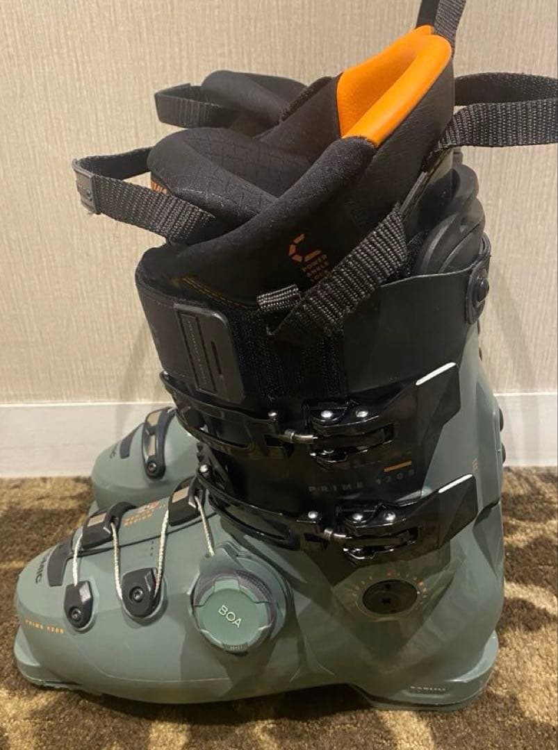 ATOMIC スキーブーツ HAWX PRIME 120 S BOAおまけ付き