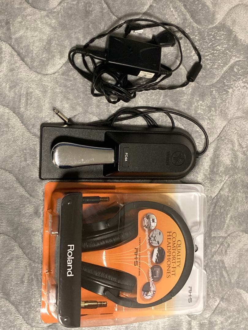 Roland JUNO-DS 61鍵 シンセサイザー　新品ヘッドホン他付属品多数