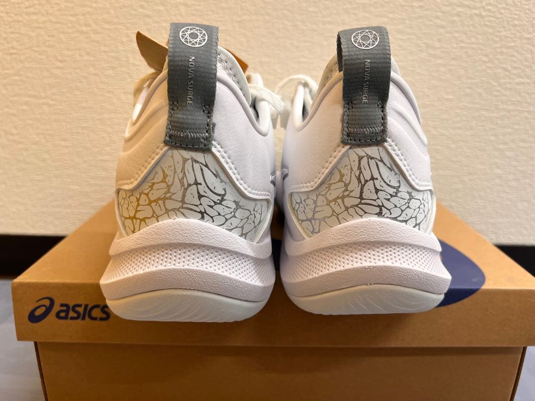 ASICS バスケットボールシューズ NOVA SURGE LOW2