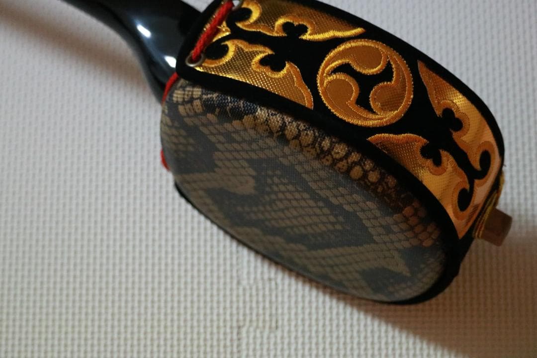 沖縄三線セット（人工皮張り）教本と初心者に必要なお得な付属品　新品未使用品