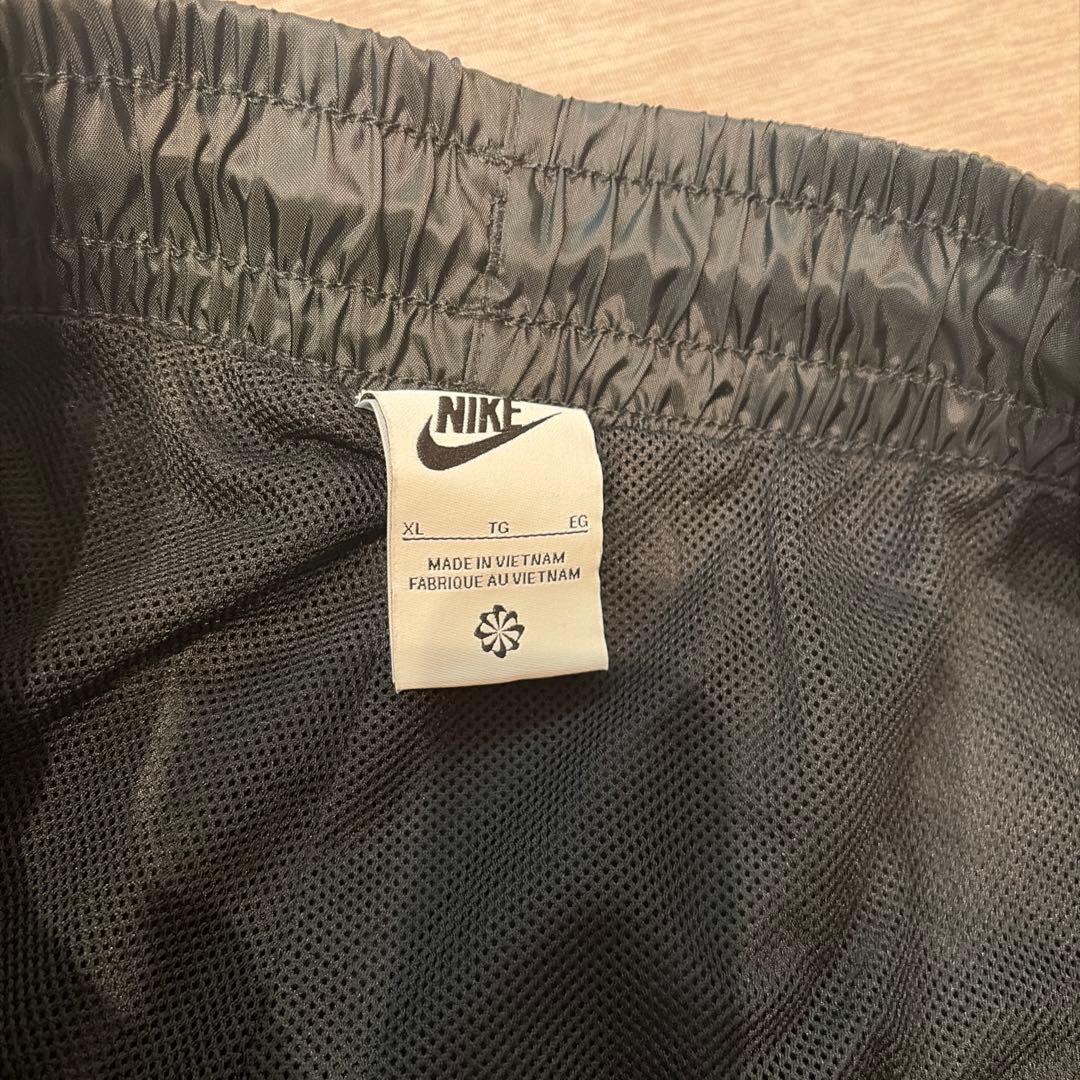 新品未使用　NIKE ナイロンパンツ　XL 黒