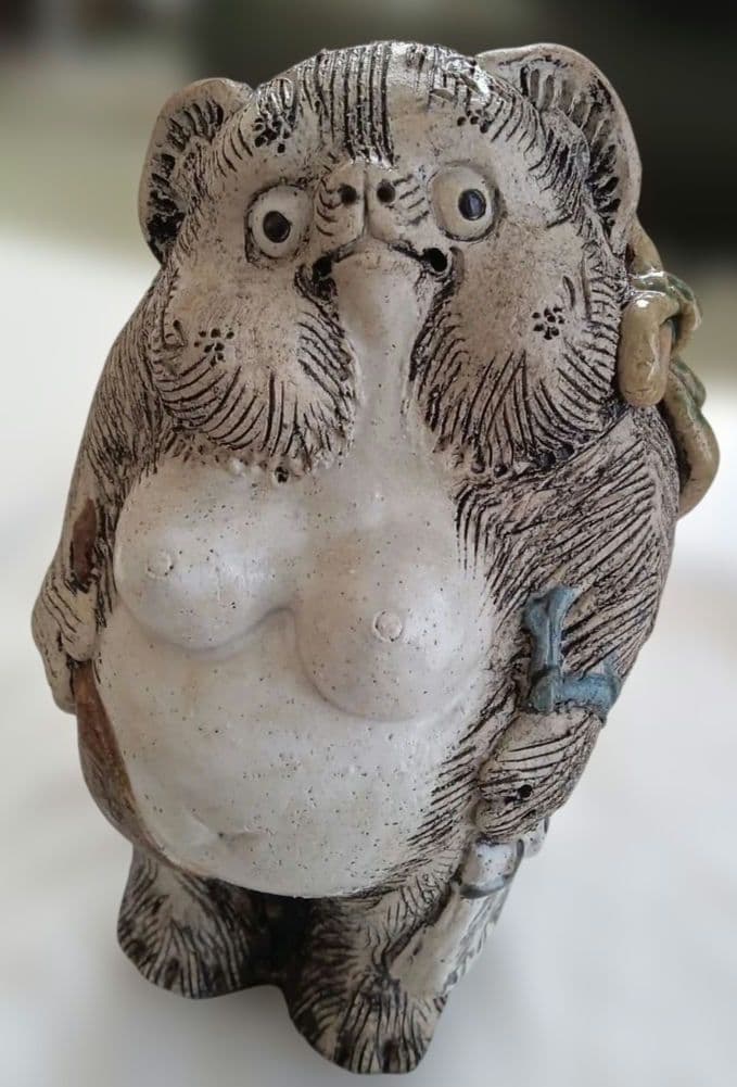 女の子のたぬき。分福茶釜の茂林寺ゆかり 約25cm