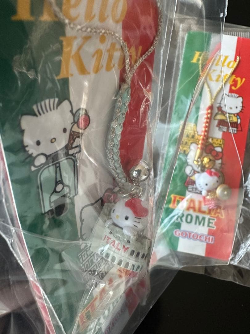 【希少】ハローキティ ご当地ストラップ　 海外限定　イタリア　ローマ　韓国