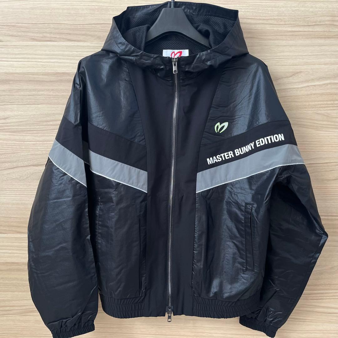新品★39,600円 マスターバニーエディション フーディブルゾン 春物 黒1
