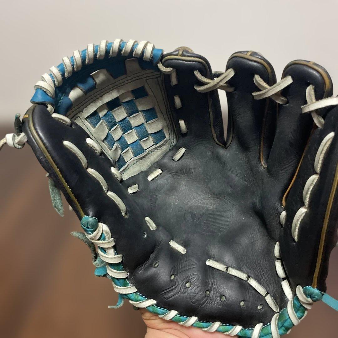 slugger軟式グローブ 黒と水色