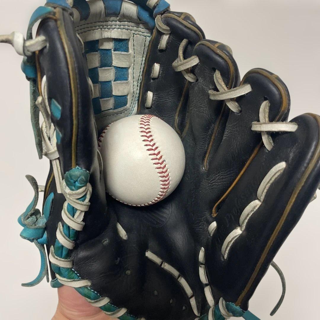 slugger軟式グローブ 黒と水色
