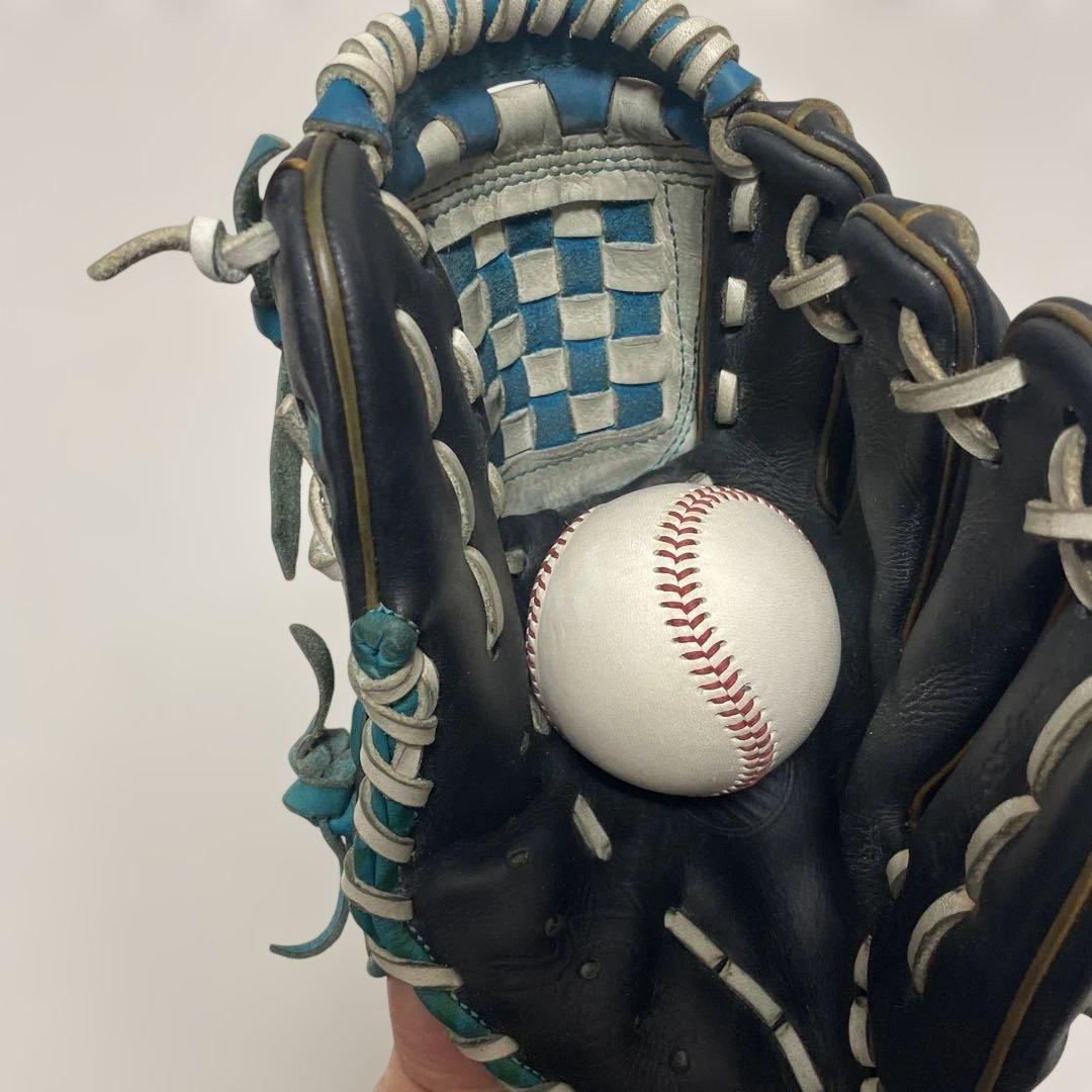 slugger軟式グローブ 黒と水色