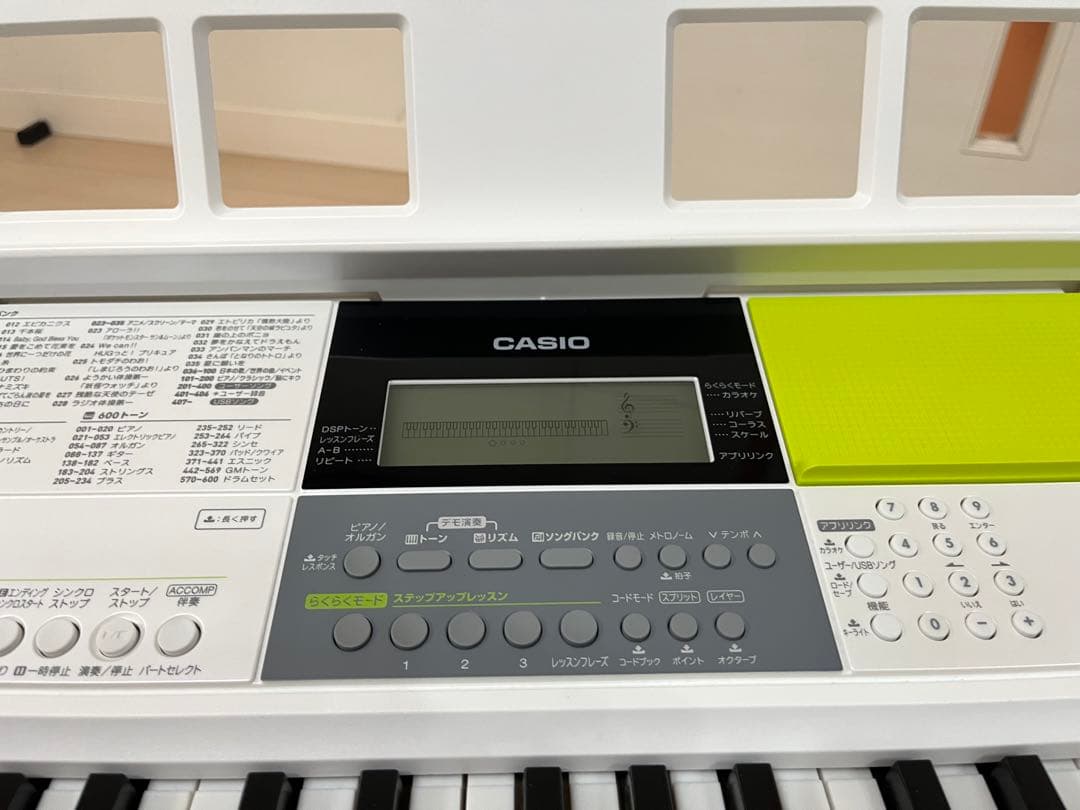 電子ピアノ　CASIO　LK-511 キーボード　光ナビゲーション