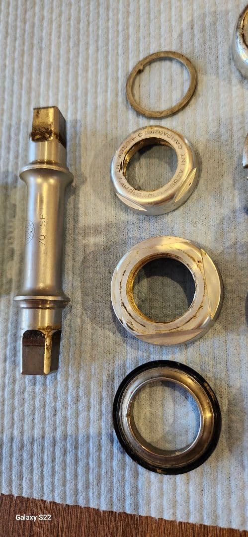Campagnoloボトムブラケット パーツ　写真のものが全てです。