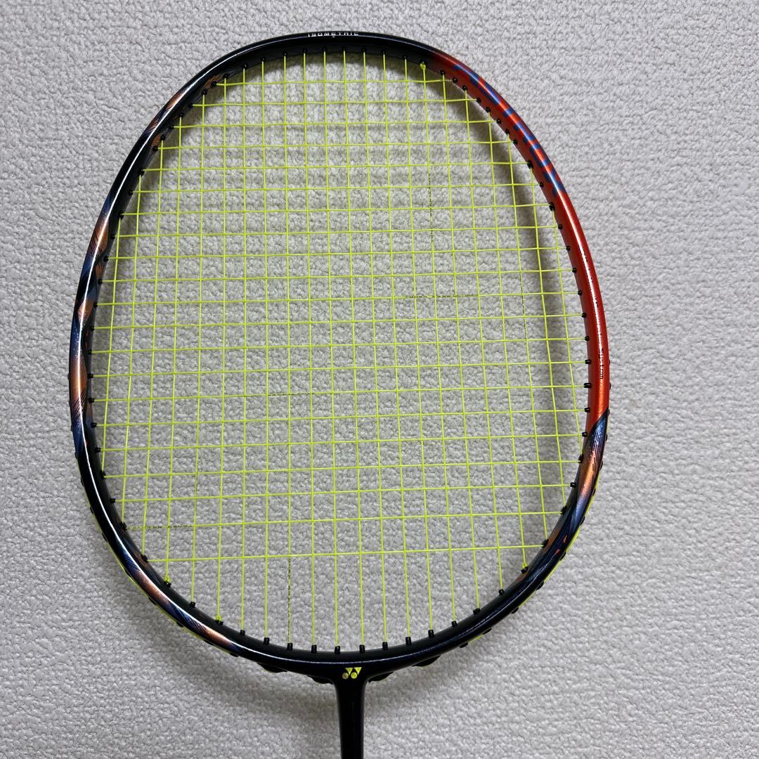 美品YONEX アストロクス77プロ 3UG5