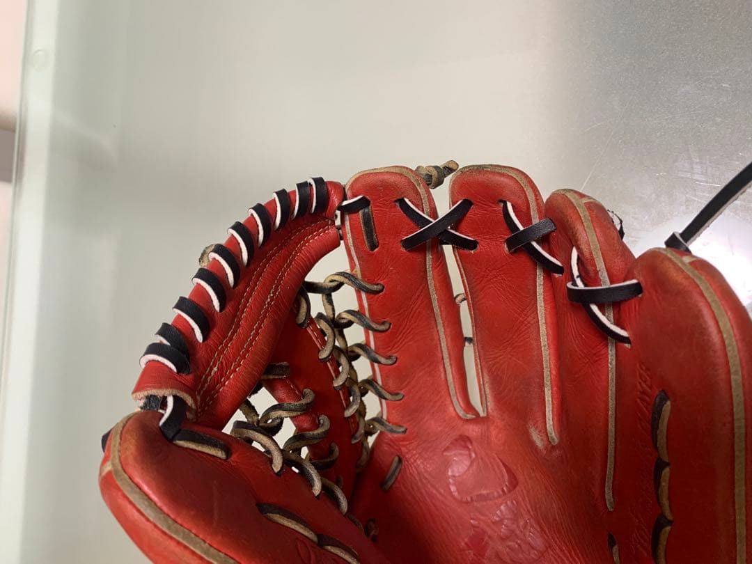 ハイゴールド　軟式外野用グローブ　一部紐交換済み