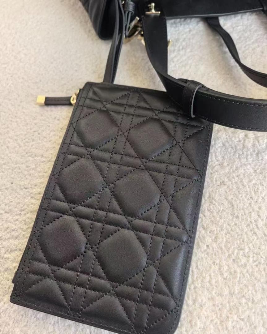 Dior ブラックレザーキルティングバッグ