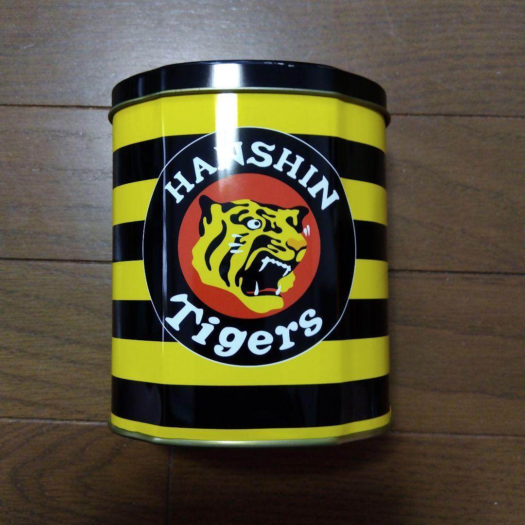 ユニ４着、キャップ、タオル、うちわ、空缶、トートバッグ、コップ、ファイル、バット