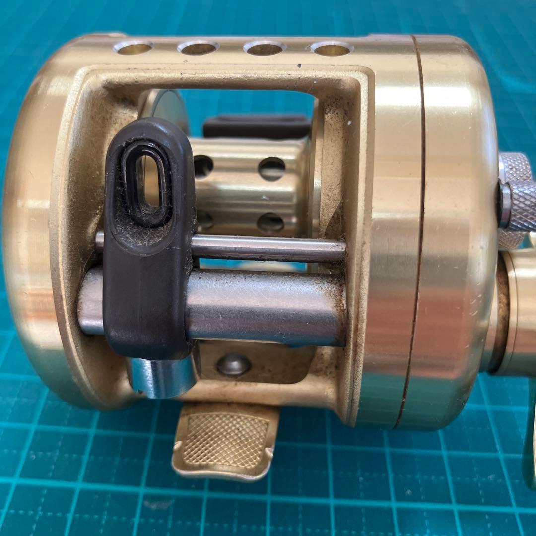 SHIMANO CALCUTTA ベイトリール ゴールド 101XT