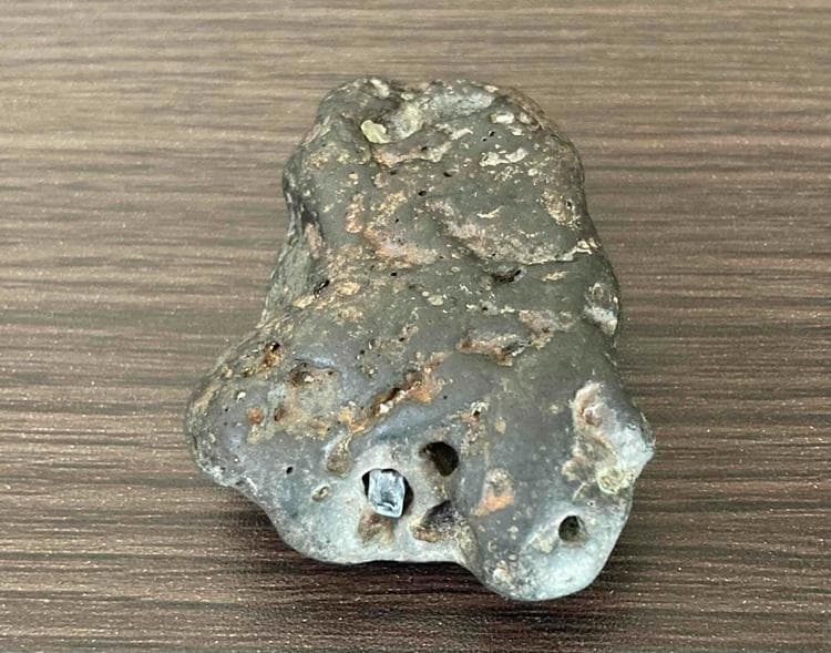 お買い得！大型！地球外から飛来した磁気を帯びた神秘の隕石、宇宙の力を宿す石！