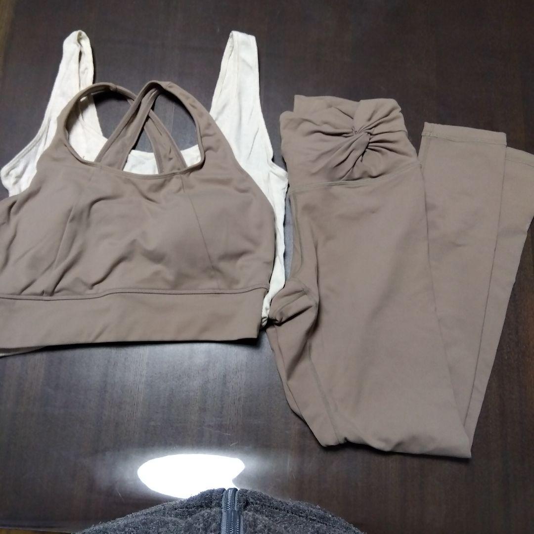 sakuraブラトップ、キャミ、レギンスのセット