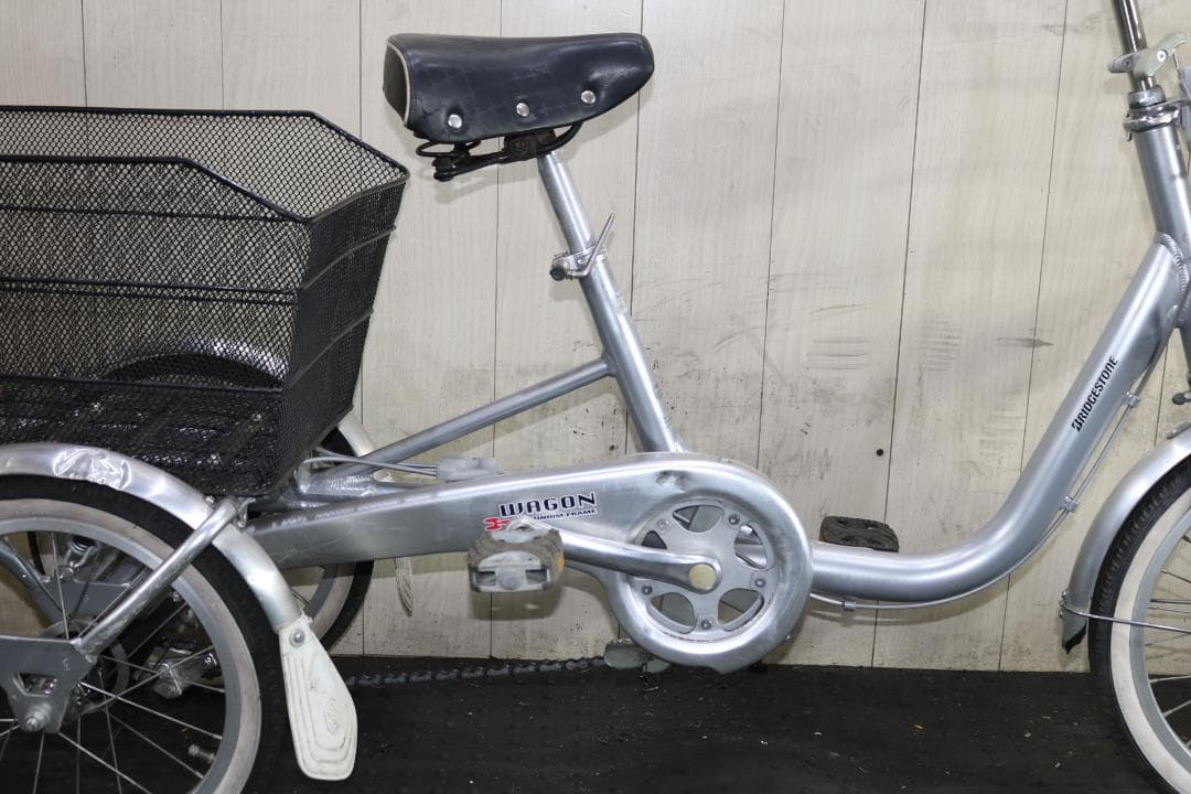 ブリヂストン ワゴン NBW10 16-18インチ シングルLED SILVER