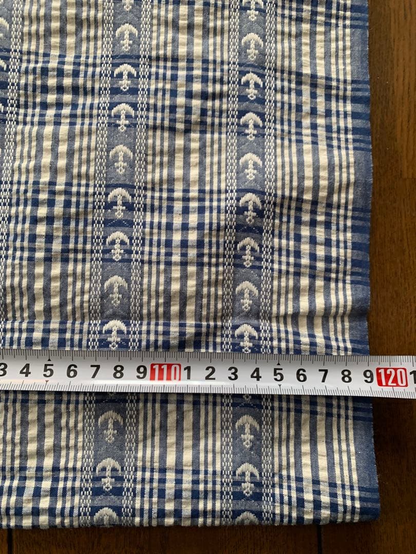 ネイビーとホワイトのチェック柄・いかり柄　シワ加工あり　370cm×120cm