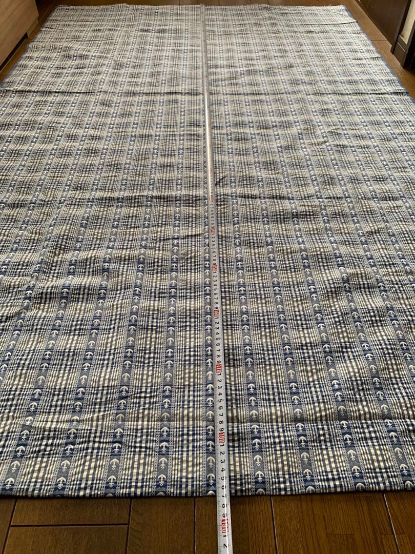 ネイビーとホワイトのチェック柄・いかり柄　シワ加工あり　370cm×120cm
