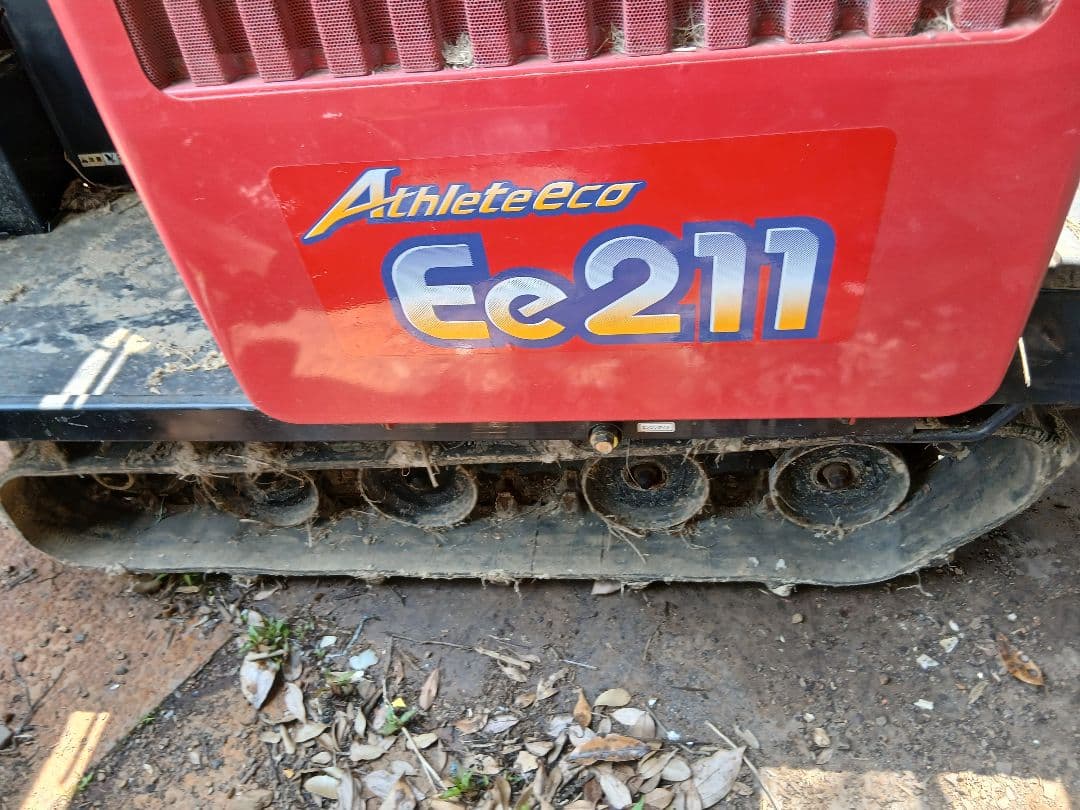 YANMAR Ec211 コンバイン 赤