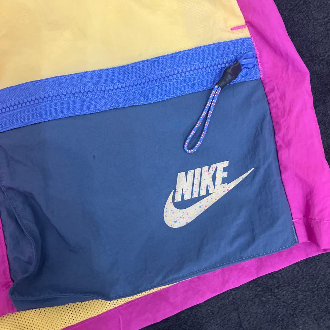 Nike ウィンドブレーカーとショートパンツ セット