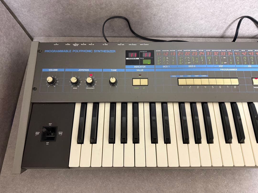 アナログシンセサイザー KORG コルグ POLY-61 ハードケース付き