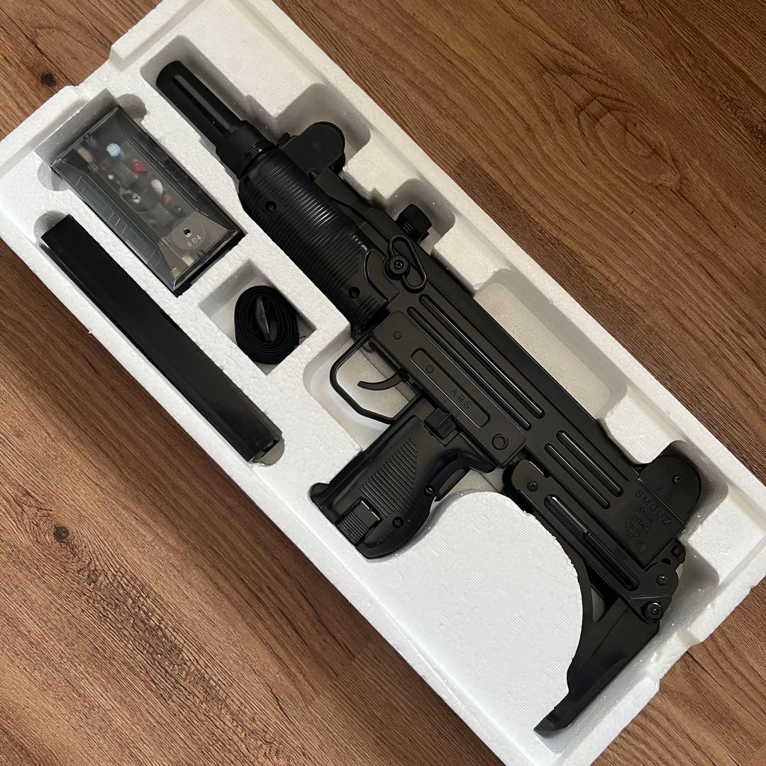 ＵＺＩ　光線銃　１／１スケール　モデルガン　プラモデル　ジリオン　ウージー