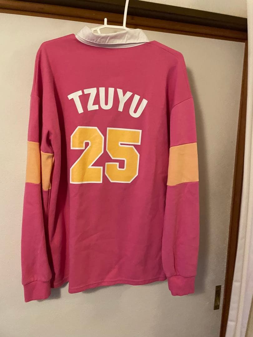 TWICE TZUYU 25 ラガーシャツ ピンク