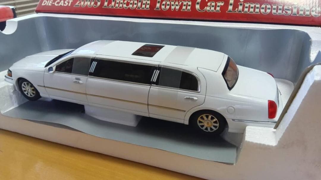 1/18 2003 希少な後期 リンカーン タウンカー リムジン LIMO