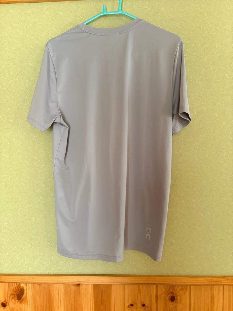 On on ランニングウェア　トレーニング　Tシャツ　2枚セット　サイズS 美品