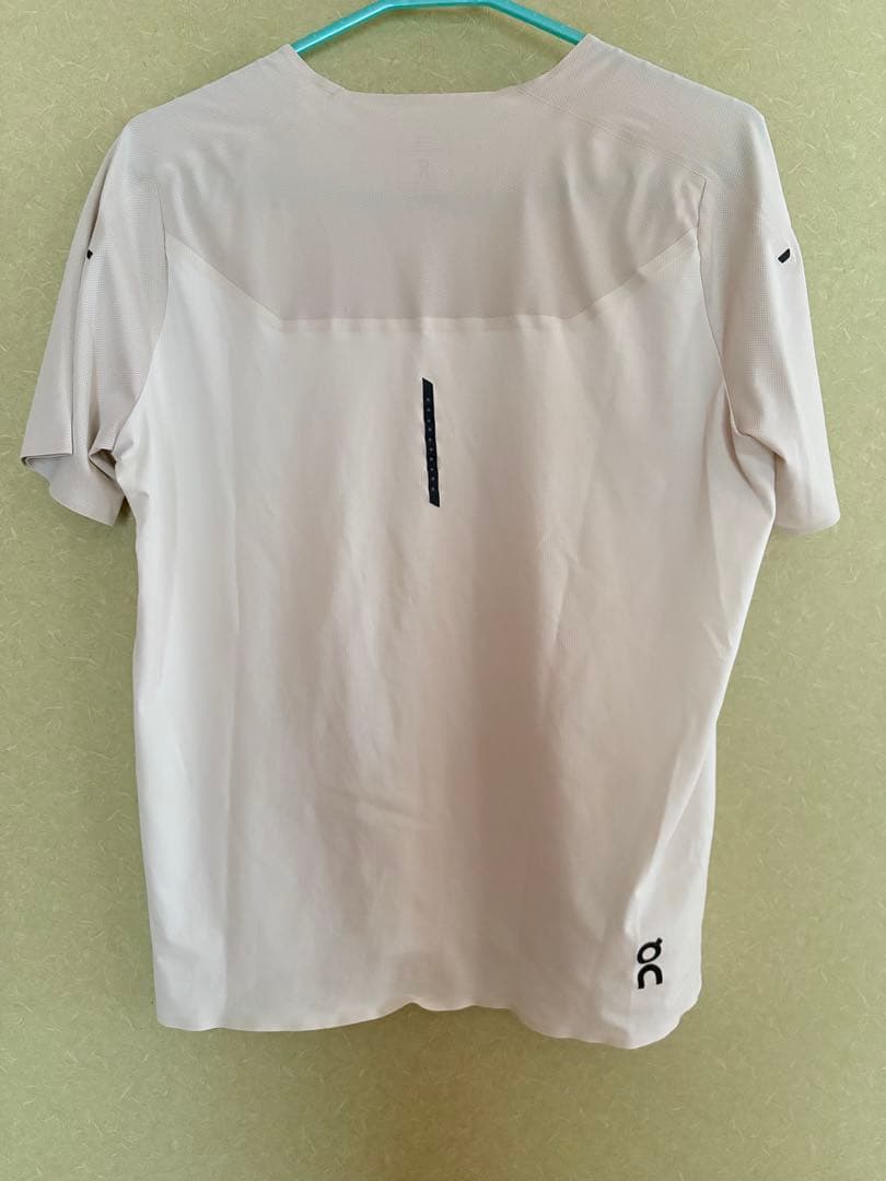 On on ランニングウェア　トレーニング　Tシャツ　2枚セット　サイズS 美品