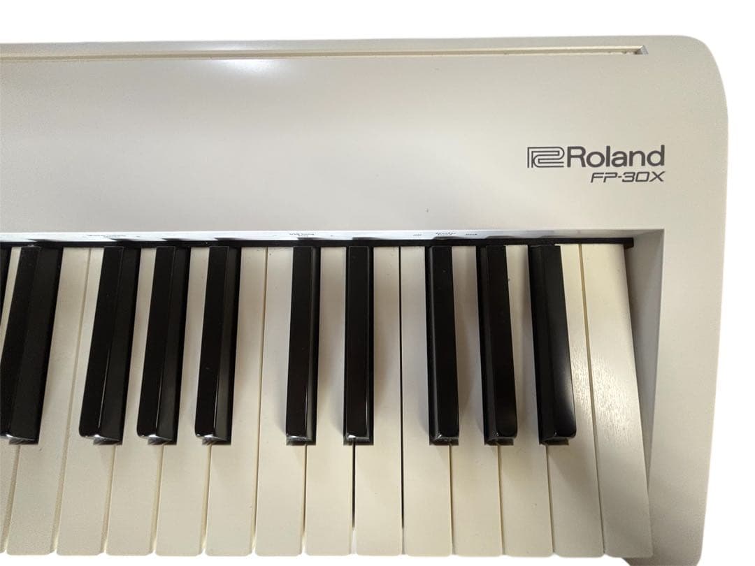 2022年製　ローランド　ポータブル・デジタルピアノ　FP-30X ホワイト