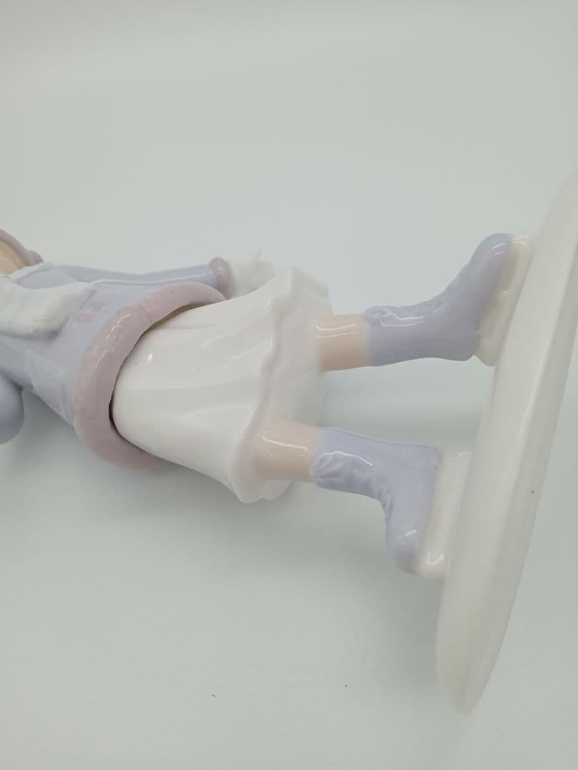冬の少女像 陶器製 薄紫色
