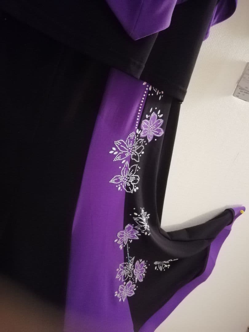 社交ダンス 花柄、 黒紫、華やか、上下セットアップ、新品２L
