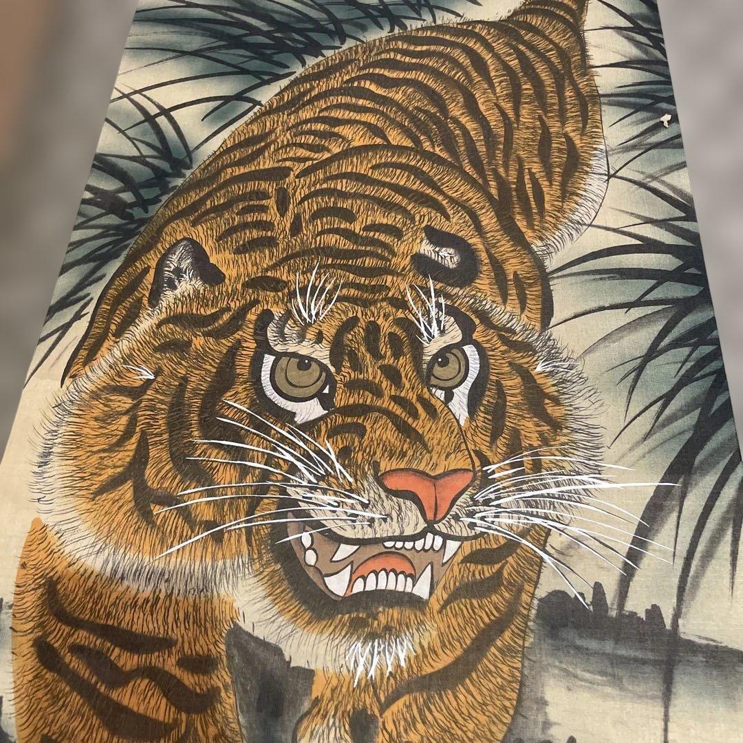 高峯　猛虎図　掛け軸　壁掛け　専用箱付き　趣味　インテリア　飾り　美術品　アート