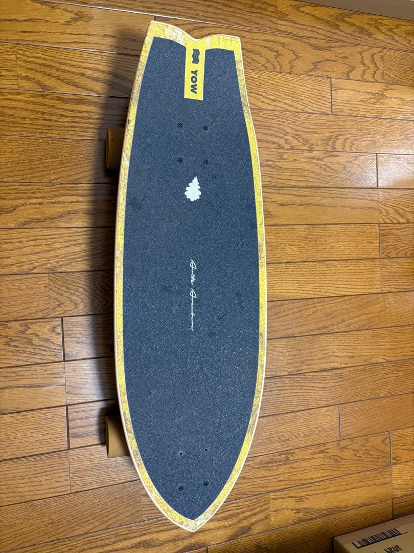 MOL ショートボード イエロー・フラワーパターン 30.5cm