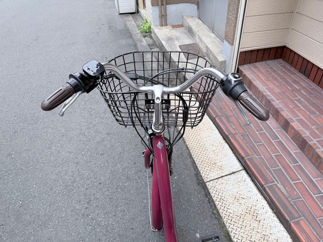 大阪府　ブリヂストン　電動アシスト自転車 ワインレッド 前カゴ付き