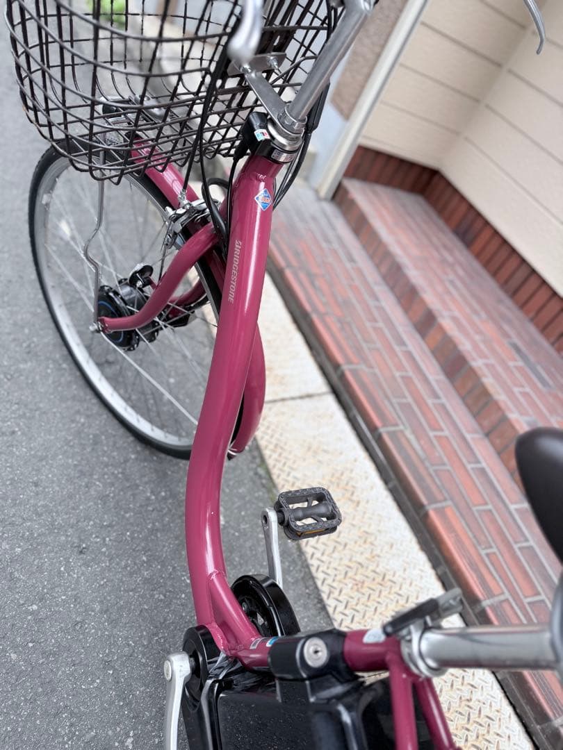 大阪府　ブリヂストン　電動アシスト自転車 ワインレッド 前カゴ付き